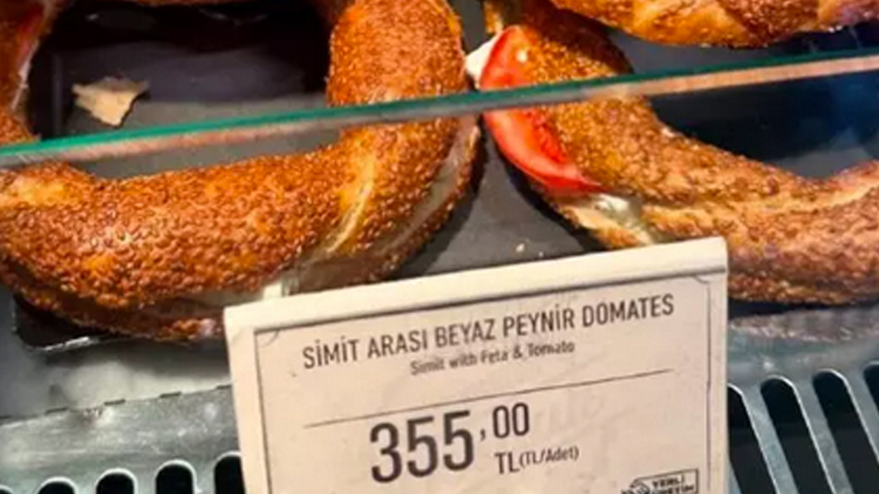 Sabiha Gökçen'deki kafede satılan simitin fiyatını görenler 'Yok artık' diyor! Yapmayın yahu...