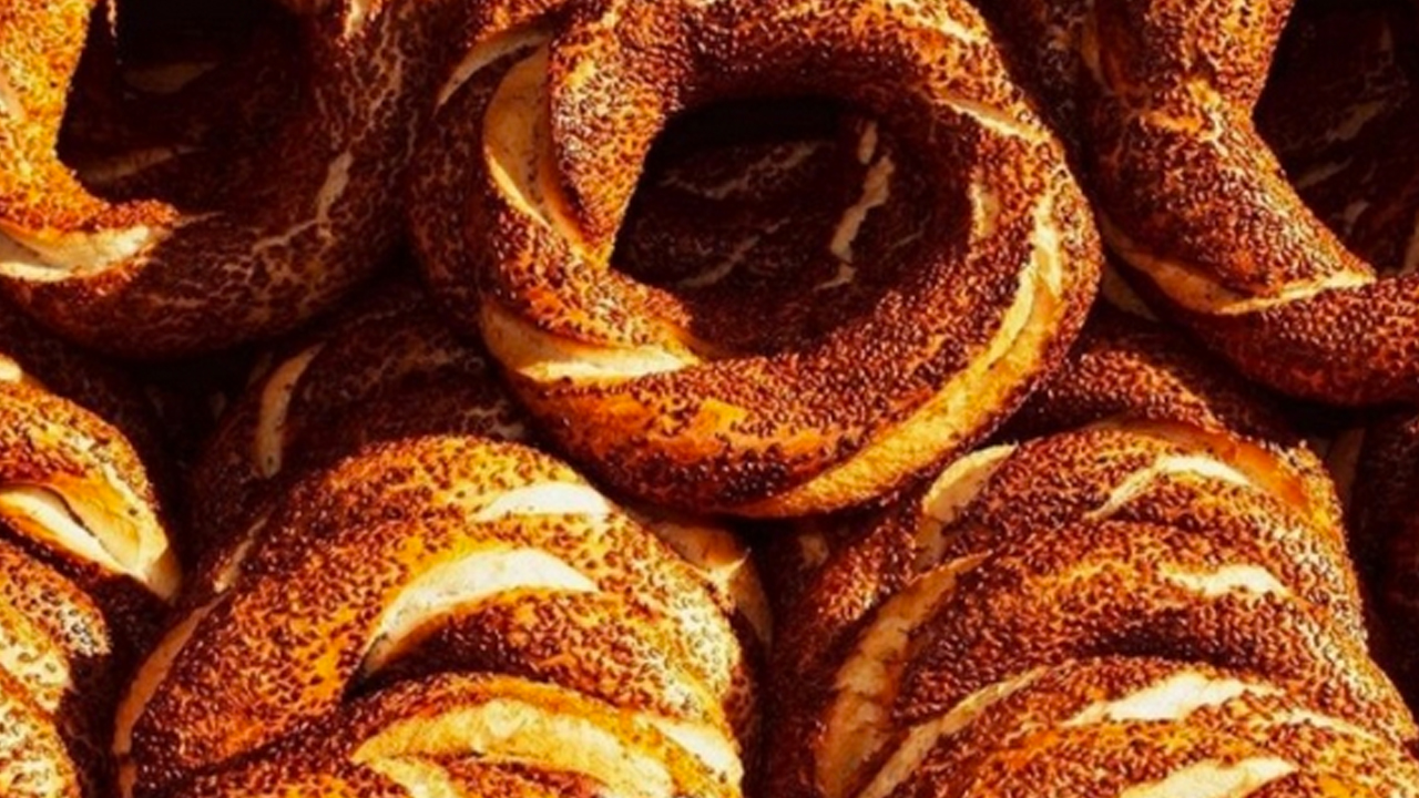 Foto - Sabiha Gökçen'deki kafede satılan simitin fiyatını görenler 'Yok artık' diyor! Yapmayın yahu...