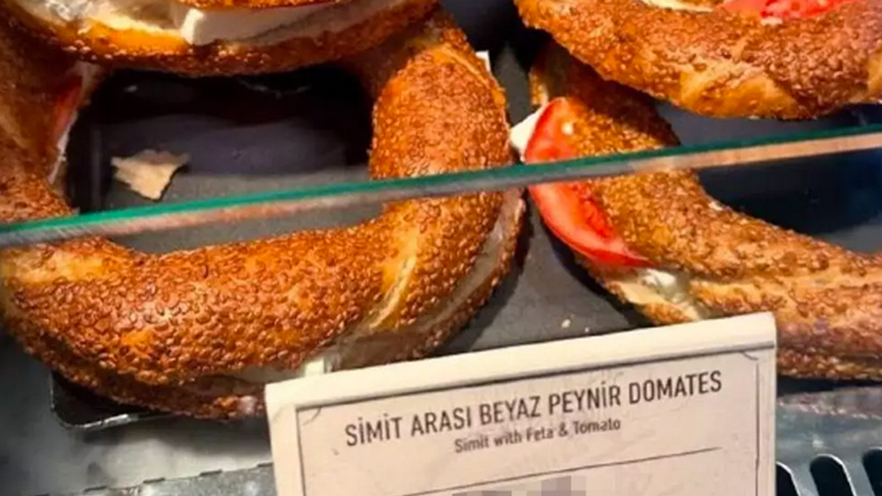 Foto - Sabiha Gökçen'deki kafede satılan simitin fiyatını görenler 'Yok artık' diyor! Yapmayın yahu...