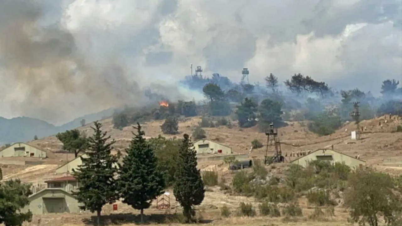 Sabotaj kokusu! Sakarya’da ağaçlık alanda çıkan yangın askeriyenin mühimmat alanına sıçradı