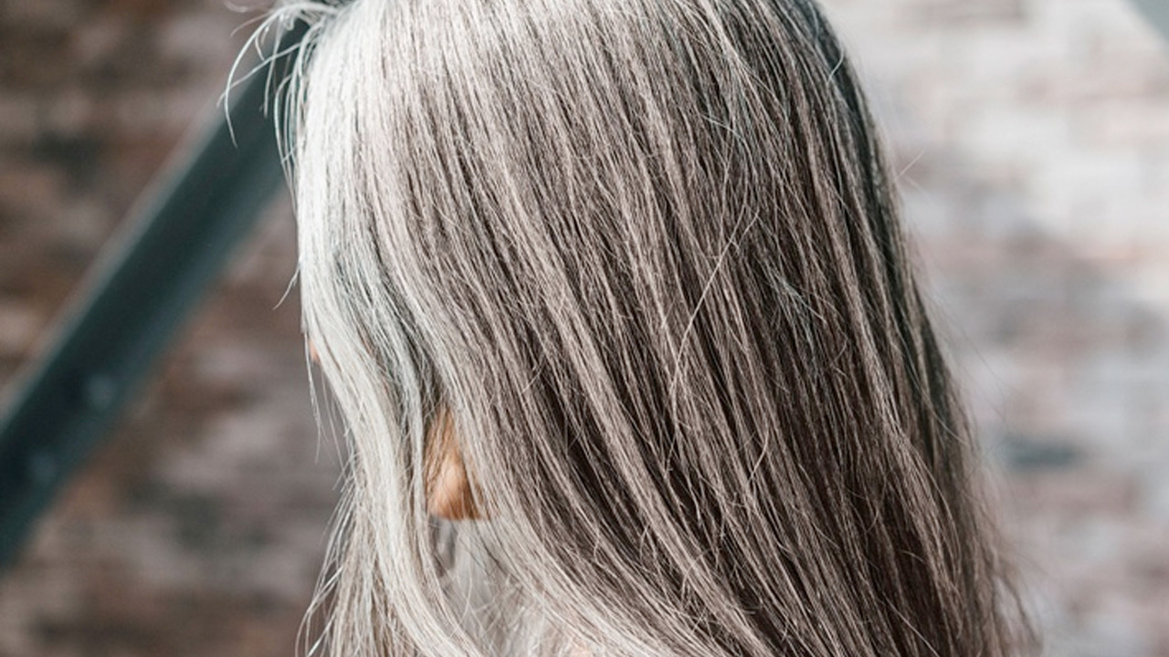 Foto - Saç beyazlamasına kesin çözüm: Beyaz saça geçit yok! Saniyesinde etki ediyor! Daha önce hiç duydunuz mu?