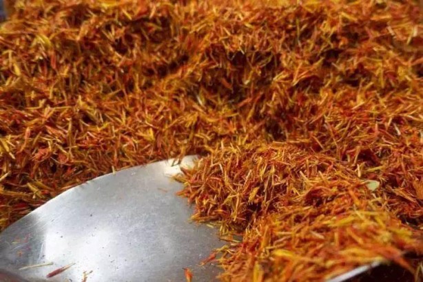 Saç diplerindeki egzama, kaşıntı ve iltihaplanmayı kökten çözüyor! Şampuanın içine 1 damla ekleyin