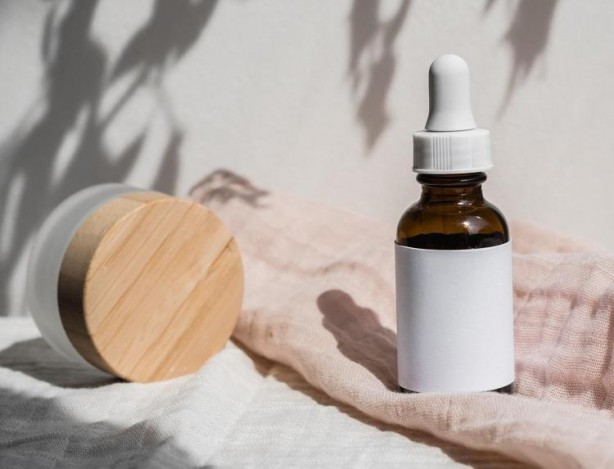 Foto - Saç diplerindeki egzama, kaşıntı ve iltihaplanmayı kökten çözüyor! Şampuanın içine 1 damla ekleyin