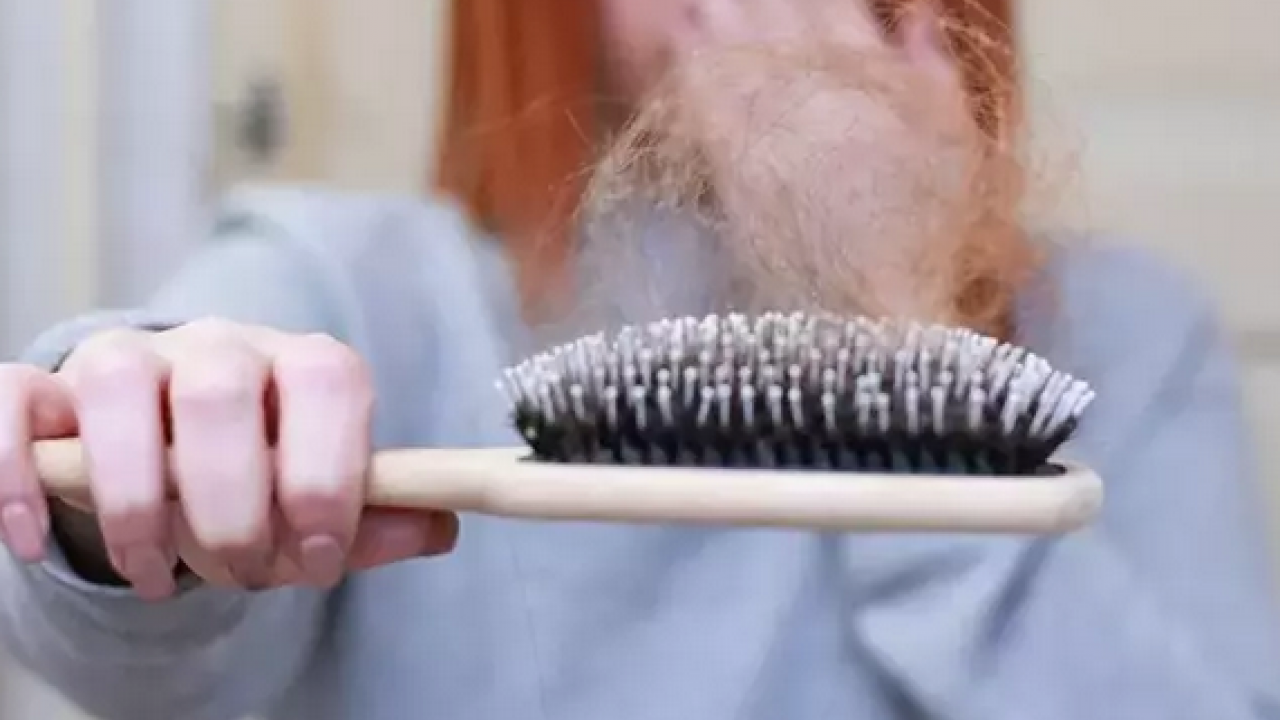 Foto - Saç diplerindeki egzama, kepek ve kaşıntının çaresi! Çözümü son derece kolay: 1 damlası kafa derisini rahatlatıyor