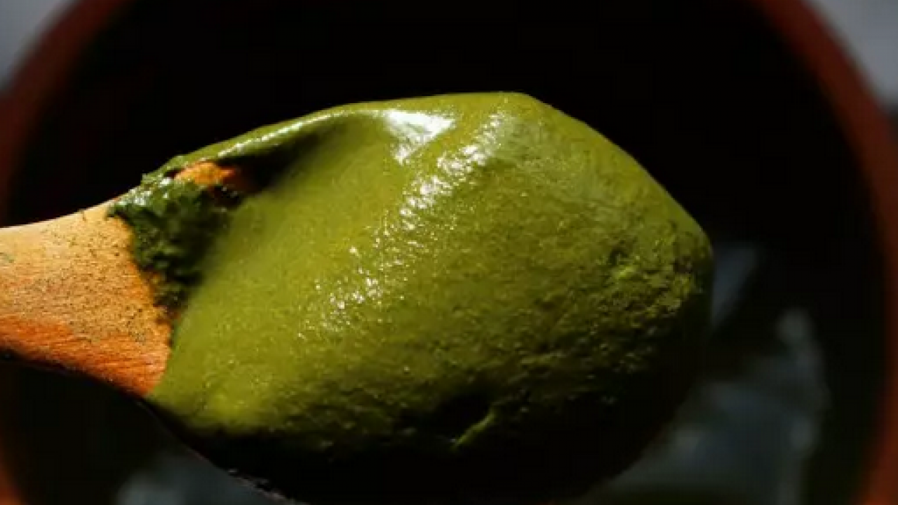 Foto - Saça kına nasıl yakılır? Kınanın saça faydaları nelerdir? Bakın neye iyi geliyor