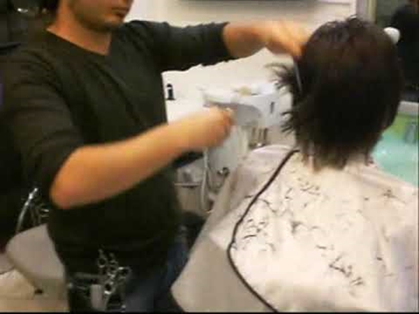 Foto - Saçımızı kestirirken vücudumuzda neler oluyor?