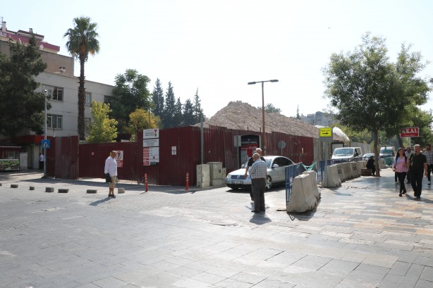 Foto - Saçma bina gitti derdi bitmedi