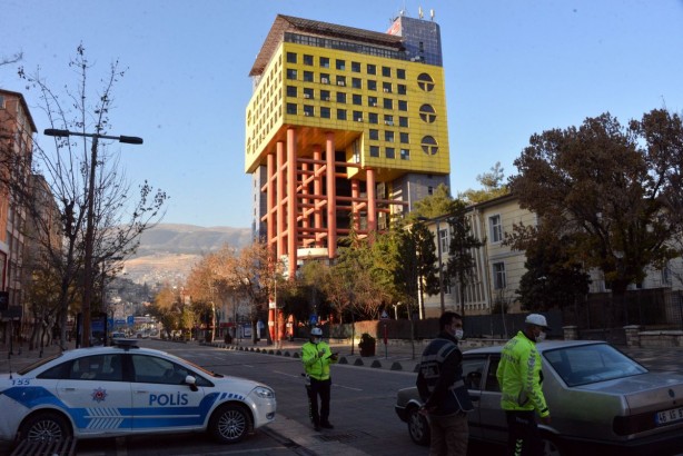 Foto - Saçma bina gitti derdi bitmedi