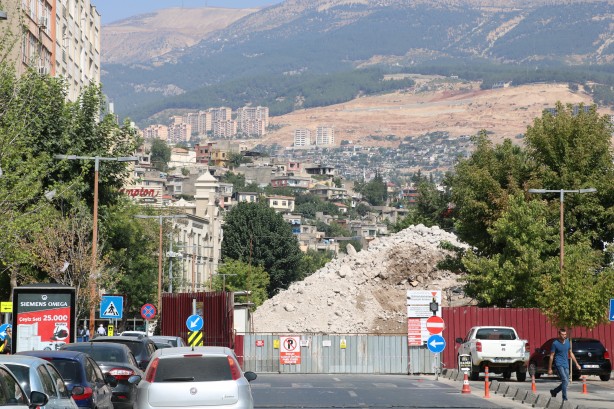 Saçma bina gitti derdi bitmedi
