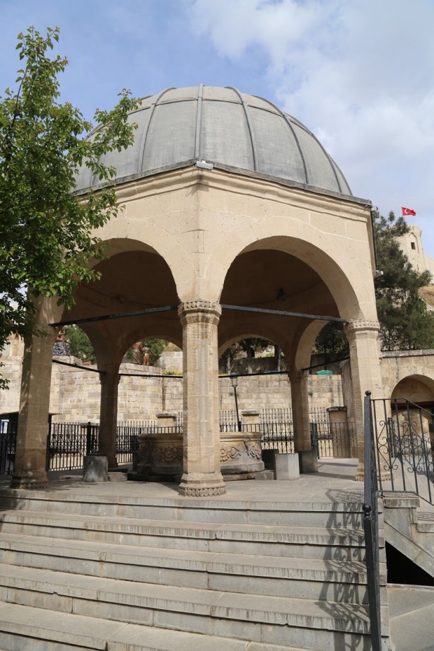 Foto - Sade güzelliğiyle göz dolduruyor: Şirvani Camii