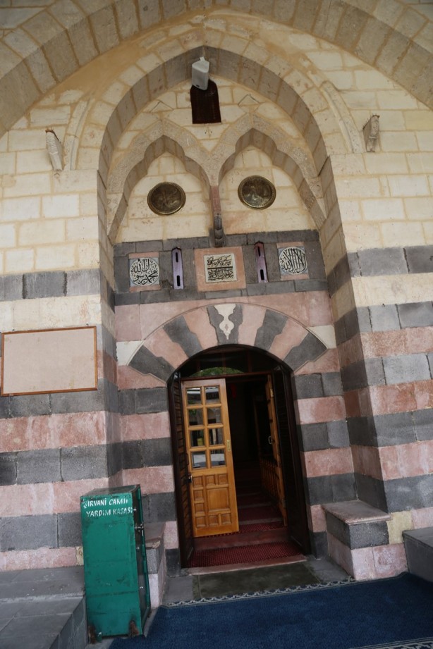 Foto - Sade güzelliğiyle göz dolduruyor: Şirvani Camii