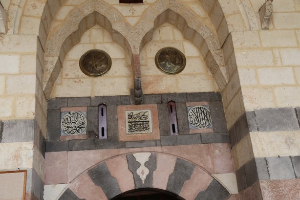 Foto - Sade güzelliğiyle göz dolduruyor: Şirvani Camii
