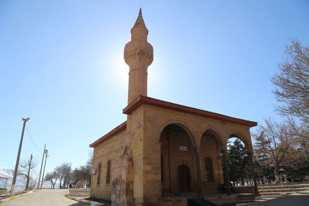 Foto - Sade yapısıyla göze çarpıyor: Rahmaniye Camii