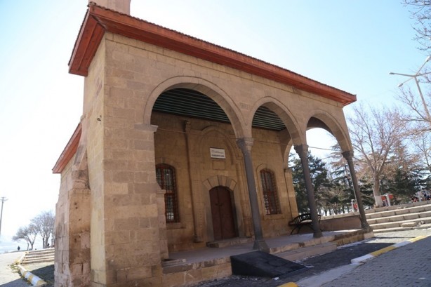 Foto - Sade yapısıyla göze çarpıyor: Rahmaniye Camii