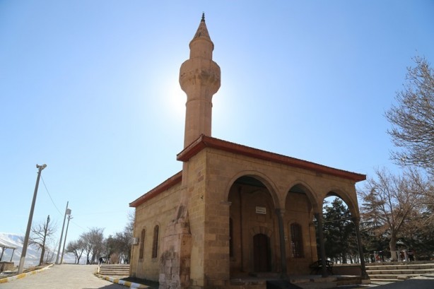 Foto - Sade yapısıyla göze çarpıyor: Rahmaniye Camii