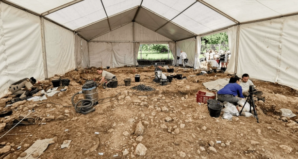 Foto - Sadece 1 tane beklerken… Kazı yapan Fransızlar şoke oldu