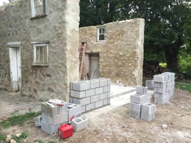 Foto - Sadece 3 duvarı olan evi villaya dönüştürdü