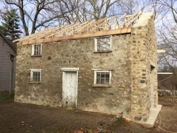 Foto - Sadece 3 duvarı olan evi villaya dönüştürdü