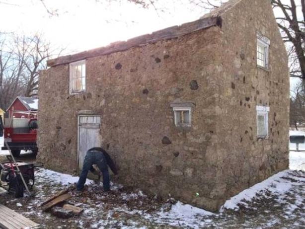 Foto - Sadece 3 duvarı olan evi villaya dönüştürdü