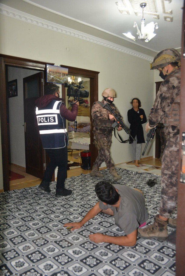 Şafak operasyonunda evde böyle yakalandılar