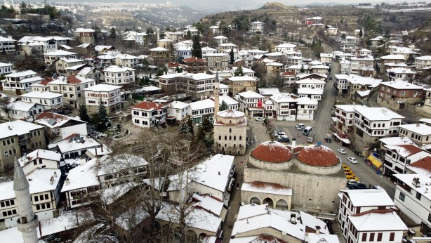 Safranbolu karla beyaza büründü