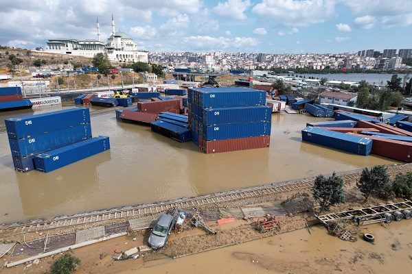 Foto - Sağanak felç etti! Halkalı Tren Garı'nın son hali