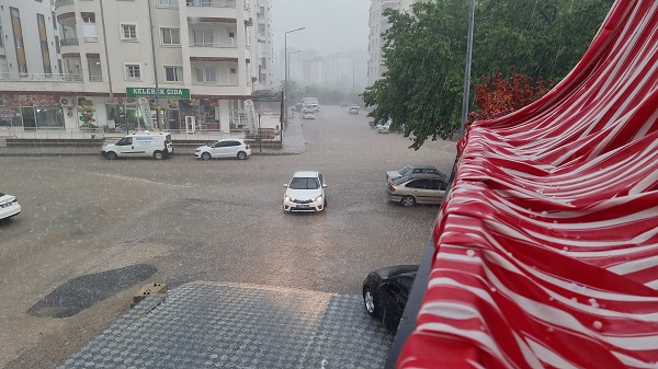 Foto - Sağanak hayatı felç etti