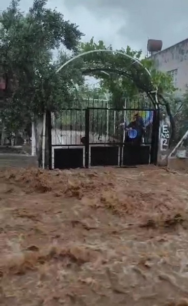 Foto - Sağanak hayatı felç etti