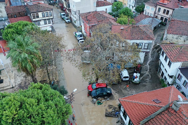 Foto - Sağanak hayatı olumsuz hale getirdi! Turistik bölge tanınmaz hale geldi