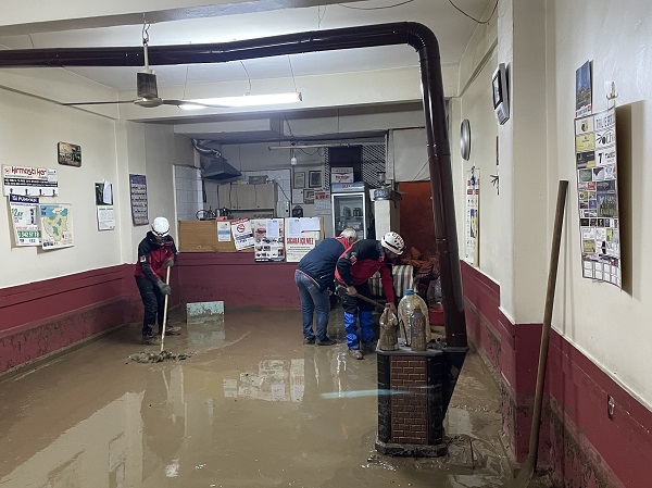 Foto - Sağanak hayatı olumsuz hale getirdi! Turistik bölge tanınmaz hale geldi