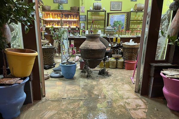 Foto - Sağanak hayatı olumsuz hale getirdi! Turistik bölge tanınmaz hale geldi