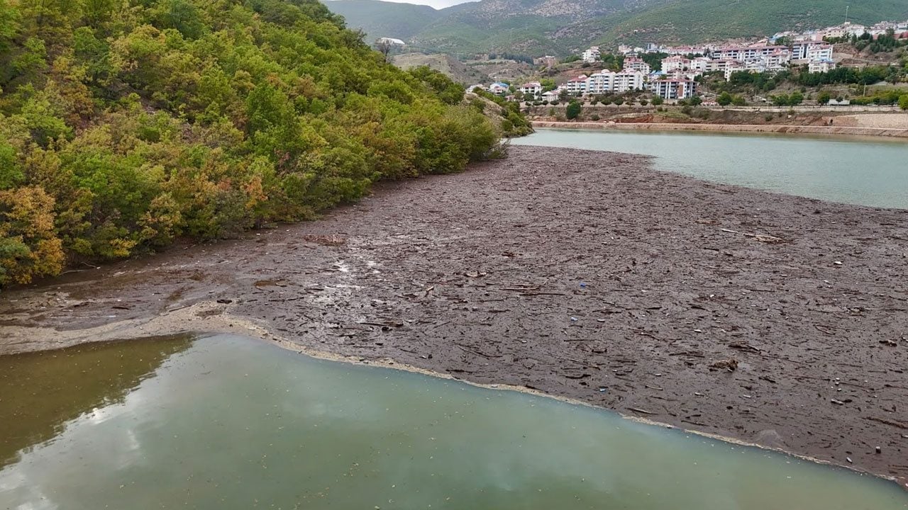 Foto - Sağanak sonrası nehirlerin debisi yüzde 30 arttı! Baraj kıyısı bu hale geldi