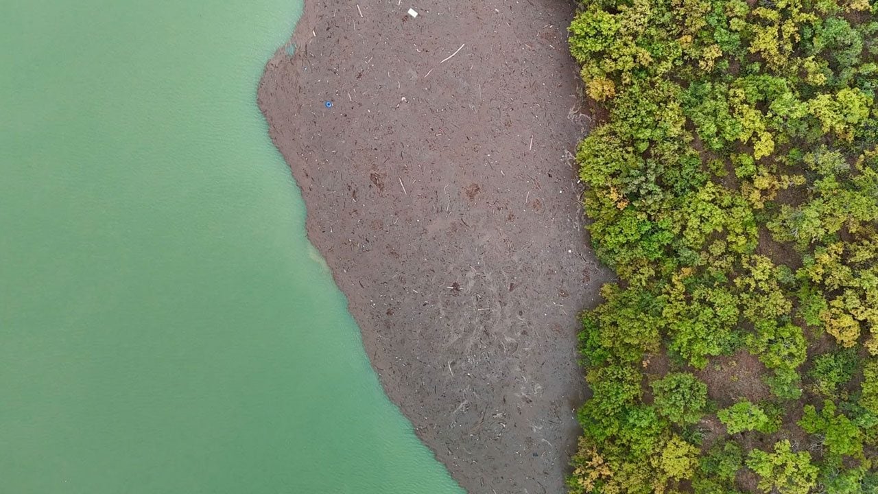 Foto - Sağanak sonrası nehirlerin debisi yüzde 30 arttı! Baraj kıyısı bu hale geldi