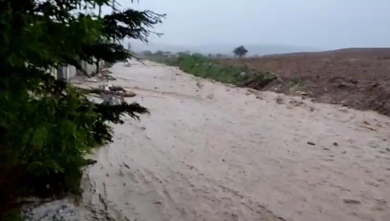 Foto - Sağanak vurdu; dereler taştı, evler havuza döndü