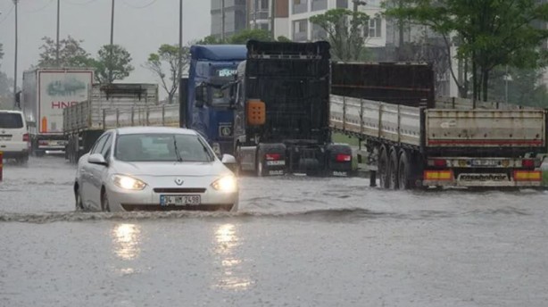 Foto - Sağanak yağış birçok şehri vurdu! Sokaklar göle döndü