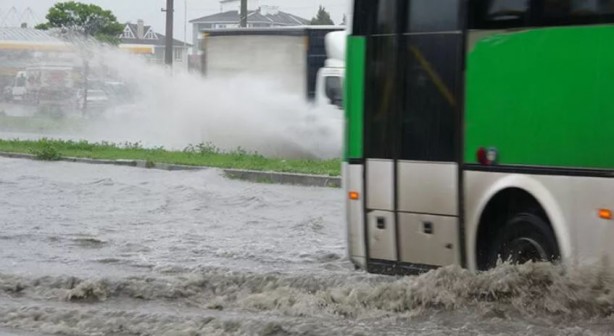 Foto - Sağanak yağış birçok şehri vurdu! Sokaklar göle döndü