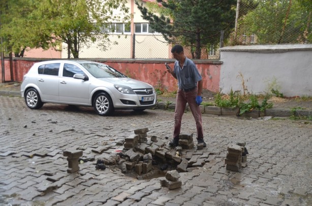 Foto - Sağanak yağış! Ev ve iş yerlerini su bastı