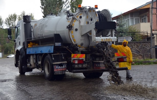 Foto - Sağanak yağış! Ev ve iş yerlerini su bastı