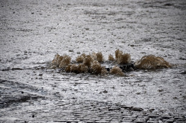 Foto - Sağanak yağış! Ev ve iş yerlerini su bastı