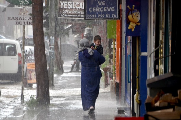 Foto - Sağanak yağış! Ev ve iş yerlerini su bastı