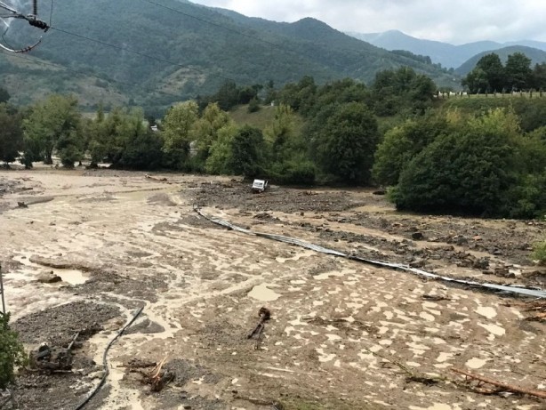 Foto - Sağanak yağış heyelana neden oldu! Bartın'da sabah olmadı