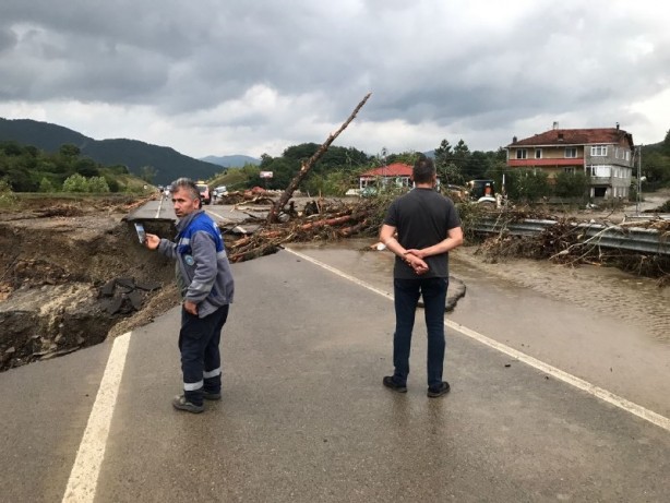 Foto - Sağanak yağış heyelana neden oldu! Bartın'da sabah olmadı