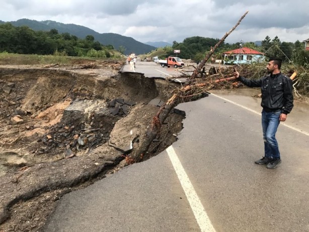 Foto - Sağanak yağış heyelana neden oldu! Bartın'da sabah olmadı