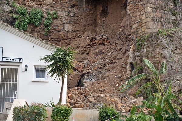 Foto - Sağanak yağış o ilde surları yıktı! 
