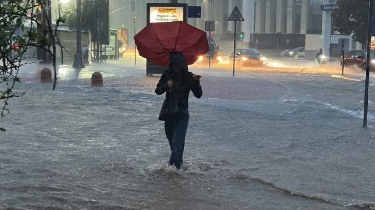 Foto - Sağanak yağış yarın geri dönüyor! Meteorolojiden 5 il için turuncu alarm