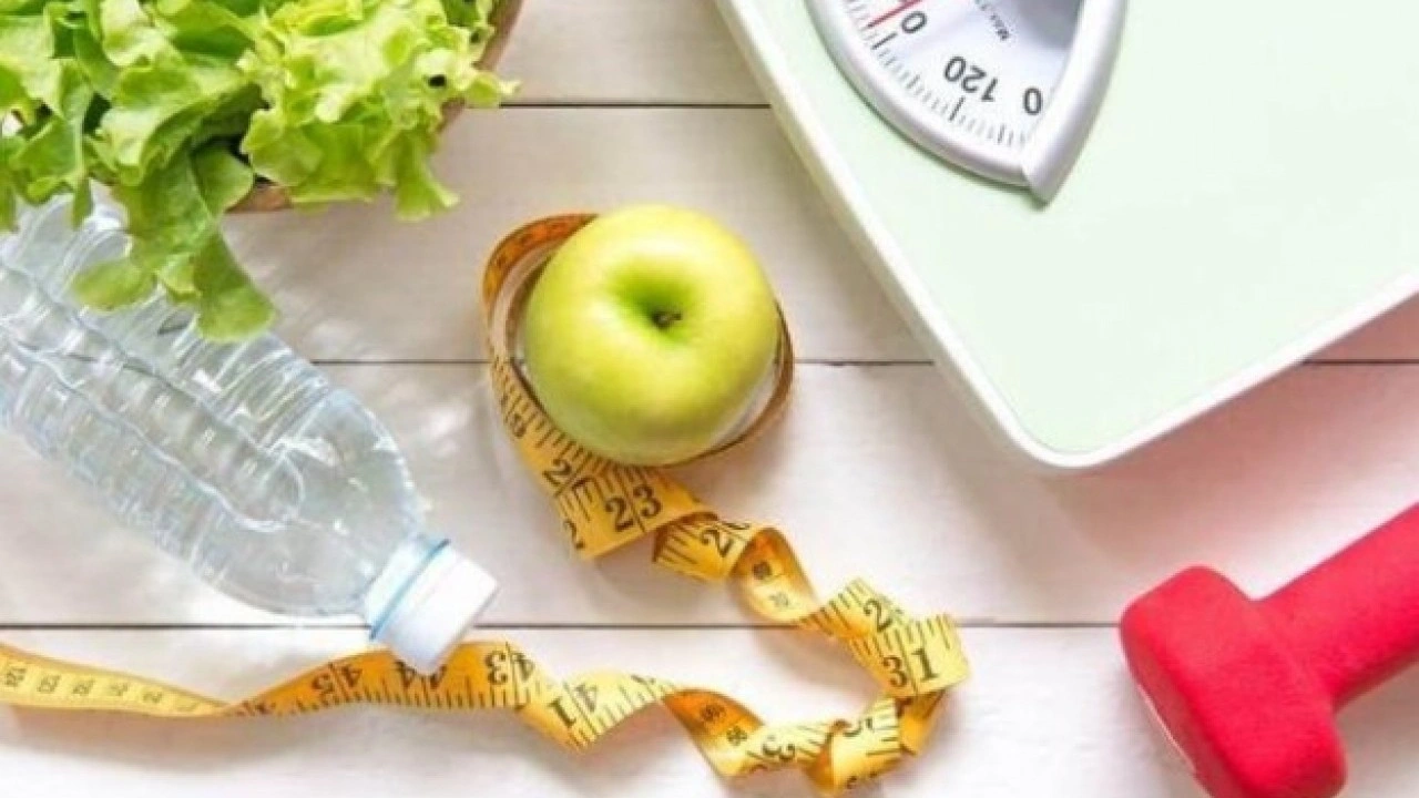 Foto - Sağlığa öyle bir yararı var ki..! Elmanın kabuğunu çöpe atanlar dikkat