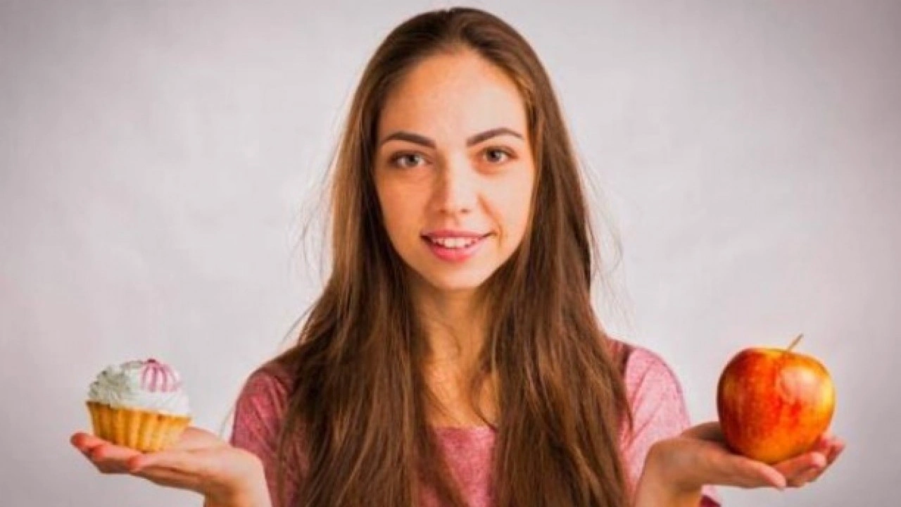 Foto - Sağlığa öyle bir yararı var ki..! Elmanın kabuğunu çöpe atanlar dikkat