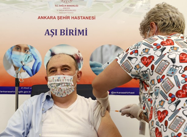 Foto - Sağlık Bakanı Fahrettin Koca ile Bilim Kurulu üyeleri de aşı oldu