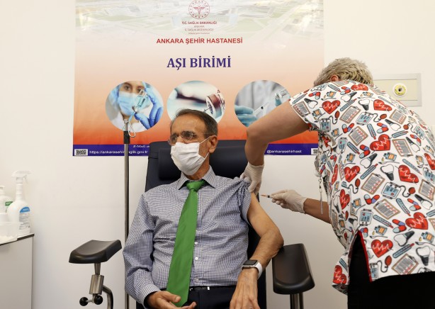 Foto - Sağlık Bakanı Fahrettin Koca ile Bilim Kurulu üyeleri de aşı oldu