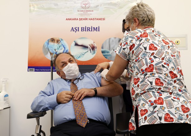 Foto - Sağlık Bakanı Fahrettin Koca ile Bilim Kurulu üyeleri de aşı oldu